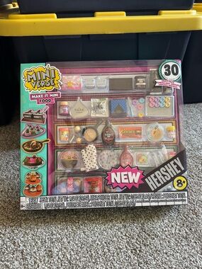 MGA's Miniverse Make It Mini Food Hershey Multipack Box